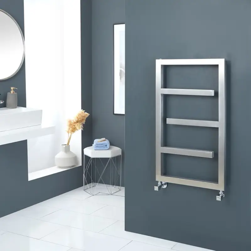 Design Badheizkörper aus satiniertem Edelstahl - 880mm x 500mm – 287 Watt – Eclipse Garantierte Lieferung